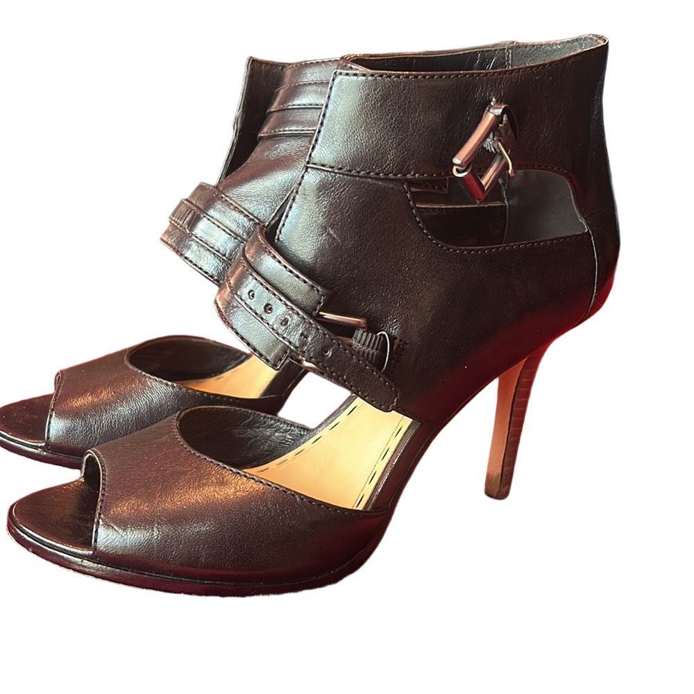 Coach Heels - Picture 2 of 8